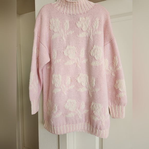 Classiques Size Large White and Pink and White Floral Rose Long Vintage Sweater - Picture 8 of 10